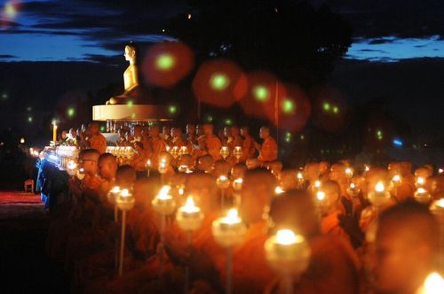 ภาพ No.9311:พิธีจุดโคมประทีป ปล่อยโคมลอยถวายเป็นพุทธบูชา ณ พุทธอุทยานนานาชาติ