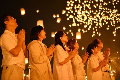 ภาพ No.9322:พิธีจุดโคมประทีป ปล่อยโคมลอยถวายเป็นพุทธบูชา ณ พุทธอุทยานนานาชาติ