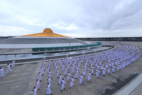 ภาพ No.37972:พิธีเวียนประทักษิณและวันทามหาธรรมกายเจดีย์