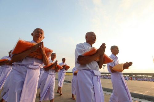 ภาพ No.8161:ประมวลภาพพิธีบรรพชาสามเณรในโครงการบวชพระ 1 แสนรูป ณ วัดพระธรรมกาย