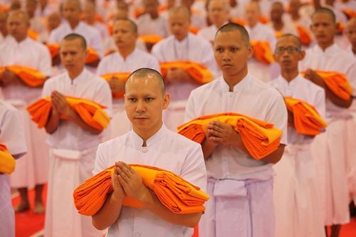 ภาพ No.8176:ประมวลภาพพิธีบรรพชาสามเณรในโครงการบวชพระ 1 แสนรูป ณ วัดพระธรรมกาย