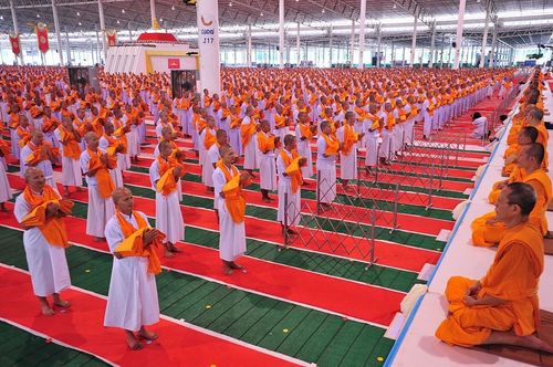 ภาพ No.8203:ประมวลภาพพิธีบรรพชาสามเณรในโครงการบวชพระ 1 แสนรูป ณ วัดพระธรรมกาย