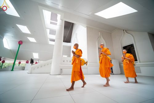 ภาพ No.46409:ประมวลภาพพิธีอุปสมบทอุทิศชีวิตสามเณรเปรียญธรรม 17 รูป ในวันวิสาขบูชา พ.ศ.  2565