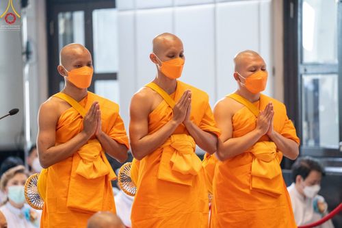 ภาพ No.46411:ประมวลภาพพิธีอุปสมบทอุทิศชีวิตสามเณรเปรียญธรรม 17 รูป ในวันวิสาขบูชา พ.ศ.  2565