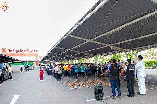 ภาพ No.45393:ประมวลภาพกิจกรรมเทศกิจจิตอาสาทำความสะอาดคูคลอง และพื้นที่สาธารณะ อบต.คลองสาม จ.ปทุมธานี