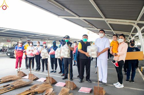 ภาพ No.45398:ประมวลภาพกิจกรรมเทศกิจจิตอาสาทำความสะอาดคูคลอง และพื้นที่สาธารณะ อบต.คลองสาม จ.ปทุมธานี