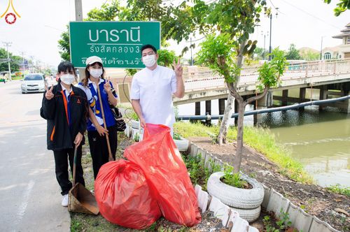 ภาพ No.45401:ประมวลภาพกิจกรรมเทศกิจจิตอาสาทำความสะอาดคูคลอง และพื้นที่สาธารณะ อบต.คลองสาม จ.ปทุมธานี