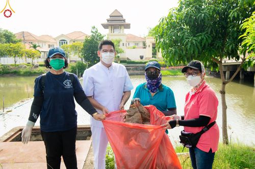 ภาพ No.45402:ประมวลภาพกิจกรรมเทศกิจจิตอาสาทำความสะอาดคูคลอง และพื้นที่สาธารณะ อบต.คลองสาม จ.ปทุมธานี