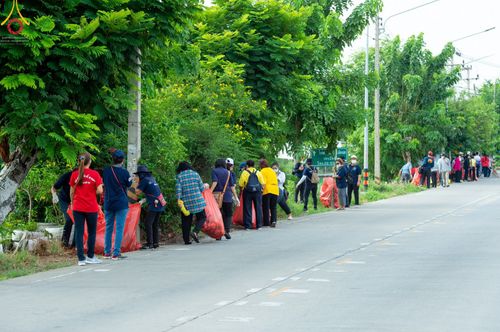 ภาพ No.45403:ประมวลภาพกิจกรรมเทศกิจจิตอาสาทำความสะอาดคูคลอง และพื้นที่สาธารณะ อบต.คลองสาม จ.ปทุมธานี