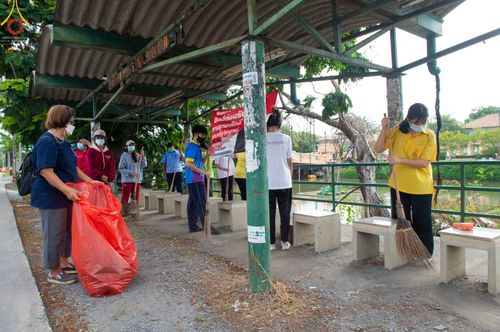 ภาพ No.45408:ประมวลภาพกิจกรรมเทศกิจจิตอาสาทำความสะอาดคูคลอง และพื้นที่สาธารณะ อบต.คลองสาม จ.ปทุมธานี