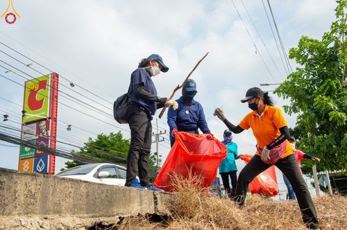 ภาพ No.45406:ประมวลภาพกิจกรรมเทศกิจจิตอาสาทำความสะอาดคูคลอง และพื้นที่สาธารณะ อบต.คลองสาม จ.ปทุมธานี