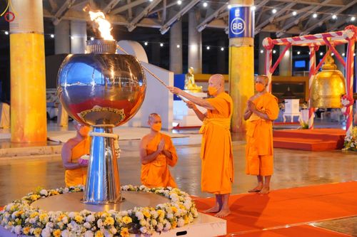 ภาพ No.48330:ประมวลภาพพิธีจุดประทีป เนื่องในวันอาสาฬหบูชา ประจำปี 2565