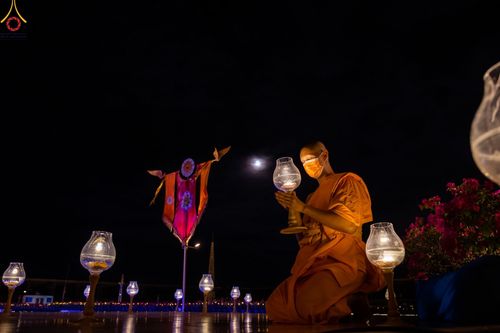 ภาพ No.48352:ประมวลภาพพิธีจุดประทีป เนื่องในวันอาสาฬหบูชา ประจำปี 2565