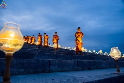 ภาพ No.48356:ประมวลภาพพิธีจุดประทีป เนื่องในวันอาสาฬหบูชา ประจำปี 2565