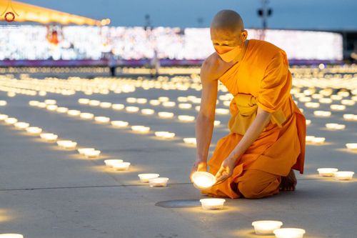 ภาพ No.48360:ประมวลภาพพิธีจุดประทีป เนื่องในวันอาสาฬหบูชา ประจำปี 2565