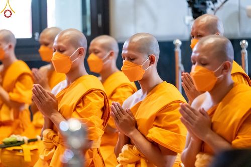 ภาพ No.46416:ประมวลภาพพิธีอุปสมบทอุทิศชีวิตสามเณรเปรียญธรรม 17 รูป ในวันวิสาขบูชา พ.ศ.  2565