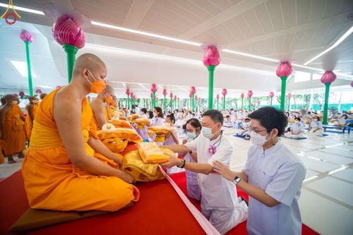 ภาพ No.46437:ประมวลภาพพิธีอุปสมบทอุทิศชีวิตสามเณรเปรียญธรรม 17 รูป ในวันวิสาขบูชา พ.ศ.  2565