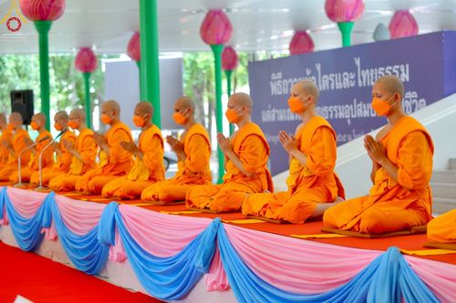 ภาพ No.46441:ประมวลภาพพิธีอุปสมบทอุทิศชีวิตสามเณรเปรียญธรรม 17 รูป ในวันวิสาขบูชา พ.ศ.  2565