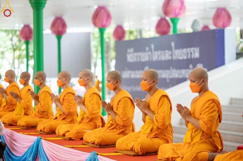 ภาพ No.46448:ประมวลภาพพิธีอุปสมบทอุทิศชีวิตสามเณรเปรียญธรรม 17 รูป ในวันวิสาขบูชา พ.ศ.  2565