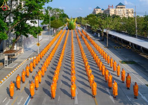 ภาพ No.43290:พิธีอัญเชิญมยุรนาวากาศ บูชาธรรมมหาปูชนียาจารย์ ชุดที่ 2 วันพฤหัสบดีที่ 3 กุมภาพันธ์ พ.ศ. 2565