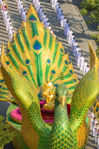 ภาพ No.43298:พิธีอัญเชิญมยุรนาวากาศ บูชาธรรมมหาปูชนียาจารย์ ชุดที่ 2 วันพฤหัสบดีที่ 3 กุมภาพันธ์ พ.ศ. 2565