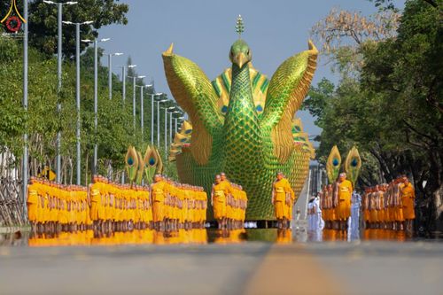 ภาพ No.43310:พิธีอัญเชิญมยุรนาวากาศ บูชาธรรมมหาปูชนียาจารย์ ชุดที่ 2 วันพฤหัสบดีที่ 3 กุมภาพันธ์ พ.ศ. 2565