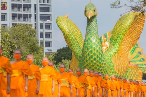 ภาพ No.43320:พิธีอัญเชิญมยุรนาวากาศ บูชาธรรมมหาปูชนียาจารย์ ชุดที่ 2 วันพฤหัสบดีที่ 3 กุมภาพันธ์ พ.ศ. 2565