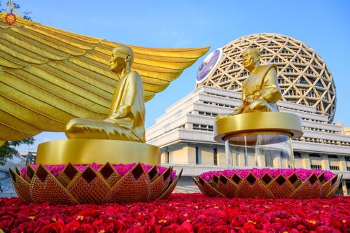 ภาพ No.43329:พิธีอัญเชิญมยุรนาวากาศ บูชาธรรมมหาปูชนียาจารย์ ชุดที่ 2 วันพฤหัสบดีที่ 3 กุมภาพันธ์ พ.ศ. 2565