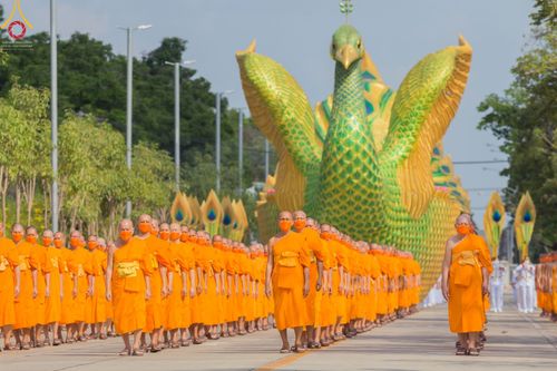 ภาพ No.43331:พิธีอัญเชิญมยุรนาวากาศ บูชาธรรมมหาปูชนียาจารย์ ชุดที่ 2 วันพฤหัสบดีที่ 3 กุมภาพันธ์ พ.ศ. 2565