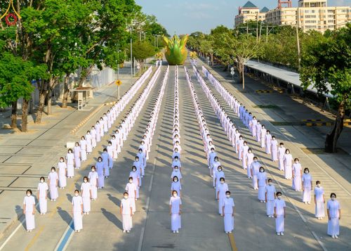 ภาพ No.43354:พิธีอัญเชิญมยุรนาวากาศ บูชาธรรมมหาปูชนียาจารย์ ชุดที่ 2 วันพฤหัสบดีที่ 3 กุมภาพันธ์ พ.ศ. 2565