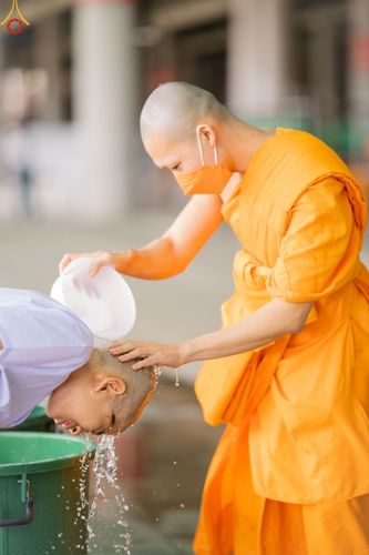 ภาพ No.43806:ประมวลภาพพิธีปลงผม โครงการอบรมมัชฌิมธรรมทายาท รุ่นที่ 26  และโครงการยุวธรรมทายาท รุ่นที่ 30