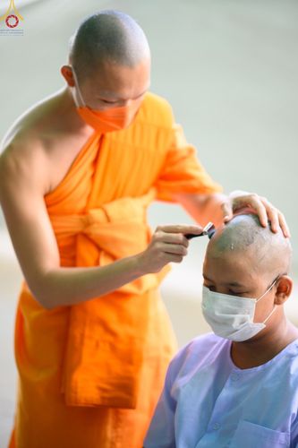 ภาพ No.43807:ประมวลภาพพิธีปลงผม โครงการอบรมมัชฌิมธรรมทายาท รุ่นที่ 26  และโครงการยุวธรรมทายาท รุ่นที่ 30