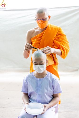 ภาพ No.43812:ประมวลภาพพิธีปลงผม โครงการอบรมมัชฌิมธรรมทายาท รุ่นที่ 26  และโครงการยุวธรรมทายาท รุ่นที่ 30