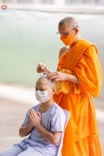 ภาพ No.43810:ประมวลภาพพิธีปลงผม โครงการอบรมมัชฌิมธรรมทายาท รุ่นที่ 26  และโครงการยุวธรรมทายาท รุ่นที่ 30