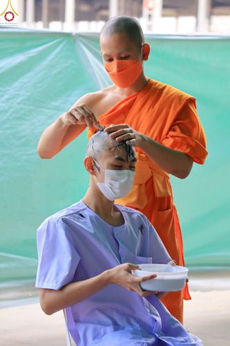 ภาพ No.43814:ประมวลภาพพิธีปลงผม โครงการอบรมมัชฌิมธรรมทายาท รุ่นที่ 26  และโครงการยุวธรรมทายาท รุ่นที่ 30