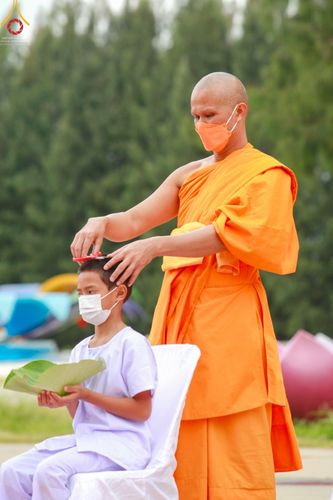 ประมวลภาพพิธีปลงผมธรรมทายาท ในโครงการบรรพชาสามเณรฟื้นฟูพระพุทธศาสนาทั่วไทย ณ ศูนย์อบรมเยาวชนกาญจนบุรี
