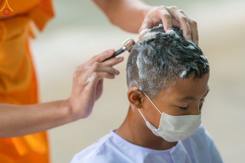 ภาพ No.43819:ประมวลภาพพิธีปลงผม โครงการอบรมมัชฌิมธรรมทายาท รุ่นที่ 26  และโครงการยุวธรรมทายาท รุ่นที่ 30