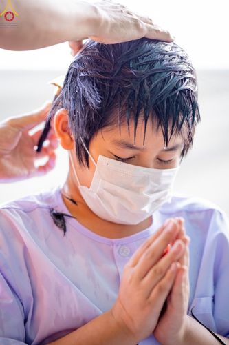 ภาพ No.43822:ประมวลภาพพิธีปลงผม โครงการอบรมมัชฌิมธรรมทายาท รุ่นที่ 26  และโครงการยุวธรรมทายาท รุ่นที่ 30