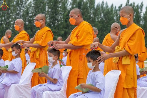 ภาพ No.43852:ประมวลภาพพิธีปลงผมธรรมทายาท ในโครงการบรรพชาสามเณรฟื้นฟูพระพุทธศาสนาทั่วไทย ณ ศูนย์อบรมเยาวชนกาญจนบุรี
