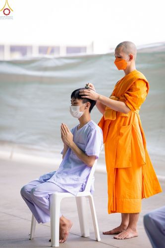 ภาพ No.43821:ประมวลภาพพิธีปลงผม โครงการอบรมมัชฌิมธรรมทายาท รุ่นที่ 26  และโครงการยุวธรรมทายาท รุ่นที่ 30