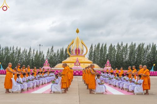 ภาพ No.43856:ประมวลภาพพิธีปลงผมธรรมทายาท ในโครงการบรรพชาสามเณรฟื้นฟูพระพุทธศาสนาทั่วไทย ณ ศูนย์อบรมเยาวชนกาญจนบุรี