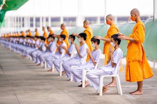 ภาพ No.43823:ประมวลภาพพิธีปลงผม โครงการอบรมมัชฌิมธรรมทายาท รุ่นที่ 26  และโครงการยุวธรรมทายาท รุ่นที่ 30