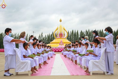 ภาพ No.43855:ประมวลภาพพิธีปลงผมธรรมทายาท ในโครงการบรรพชาสามเณรฟื้นฟูพระพุทธศาสนาทั่วไทย ณ ศูนย์อบรมเยาวชนกาญจนบุรี