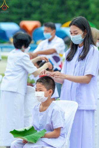 ภาพ No.43859:ประมวลภาพพิธีปลงผมธรรมทายาท ในโครงการบรรพชาสามเณรฟื้นฟูพระพุทธศาสนาทั่วไทย ณ ศูนย์อบรมเยาวชนกาญจนบุรี