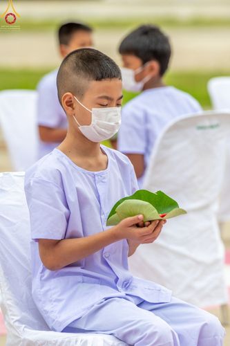 ภาพ No.43858:ประมวลภาพพิธีปลงผมธรรมทายาท ในโครงการบรรพชาสามเณรฟื้นฟูพระพุทธศาสนาทั่วไทย ณ ศูนย์อบรมเยาวชนกาญจนบุรี