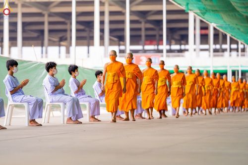 ภาพ No.43832:ประมวลภาพพิธีปลงผม โครงการอบรมมัชฌิมธรรมทายาท รุ่นที่ 26  และโครงการยุวธรรมทายาท รุ่นที่ 30