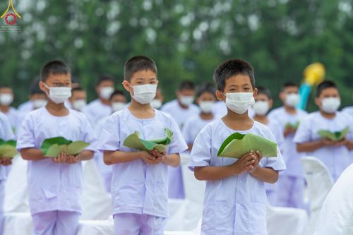 ภาพ No.43871:ประมวลภาพพิธีปลงผมธรรมทายาท ในโครงการบรรพชาสามเณรฟื้นฟูพระพุทธศาสนาทั่วไทย ณ ศูนย์อบรมเยาวชนกาญจนบุรี