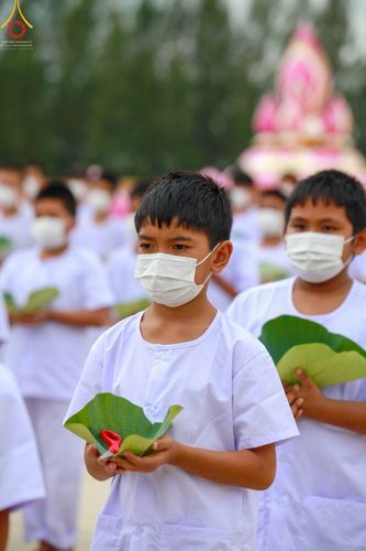 ภาพ No.43873:ประมวลภาพพิธีปลงผมธรรมทายาท ในโครงการบรรพชาสามเณรฟื้นฟูพระพุทธศาสนาทั่วไทย ณ ศูนย์อบรมเยาวชนกาญจนบุรี