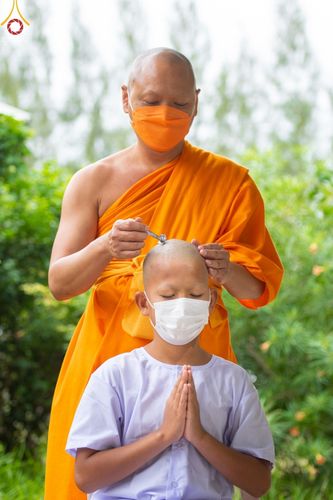 ภาพ No.43865:ประมวลภาพพิธีปลงผมธรรมทายาท ในโครงการบรรพชาสามเณรฟื้นฟูพระพุทธศาสนาทั่วไทย ณ ศูนย์อบรมเยาวชนกาญจนบุรี