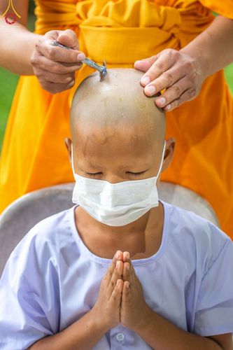 ภาพ No.43864:ประมวลภาพพิธีปลงผมธรรมทายาท ในโครงการบรรพชาสามเณรฟื้นฟูพระพุทธศาสนาทั่วไทย ณ ศูนย์อบรมเยาวชนกาญจนบุรี